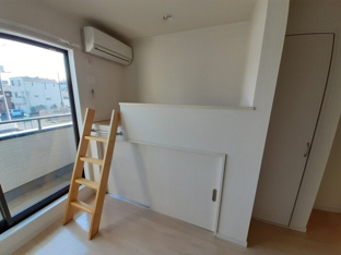 落ち着いて過ごせるお部屋なので、寝室にいかがでしょうか