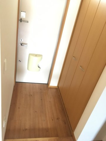 収納もある玄関です