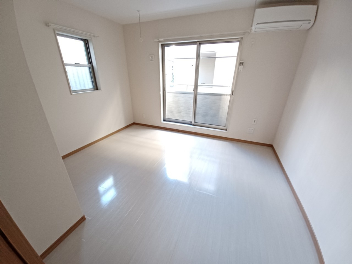 ゆったり過ごせる居間です