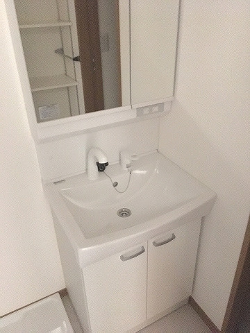 朝の支度にも助かる、独立の洗髪洗面化粧台