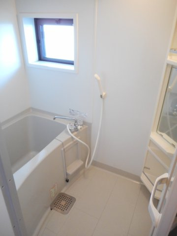 コンパクトで使いやすいお風呂です