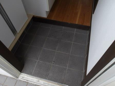 毎日通る玄関はこちらです