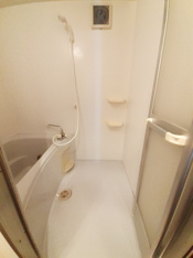 コンパクトで使いやすいお風呂です