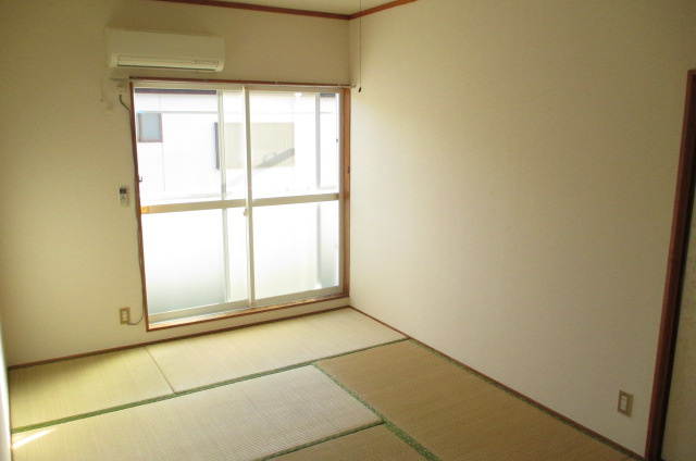 落ち着いた雰囲気の和室付きです