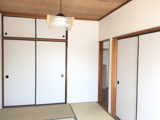 開放的な寝室です