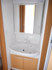 独立洗面台で身支度をすべて済ませてしまいましょう