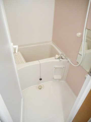 コンパクトで使いやすいお風呂です