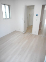 ゆったり過ごせる居間です