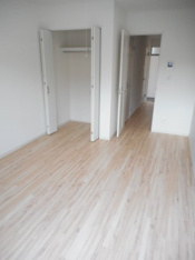 内装は落ち着いています