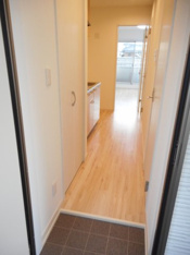 収納もある玄関です