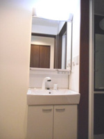 朝の身支度には欠かせない独立洗面化粧台