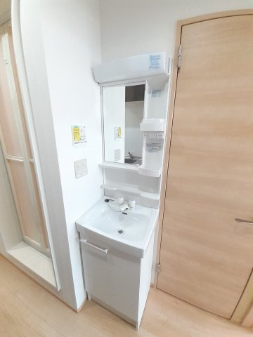 独立洗面台あり、毎朝おしゃれに忙しい女性の方におすすめです