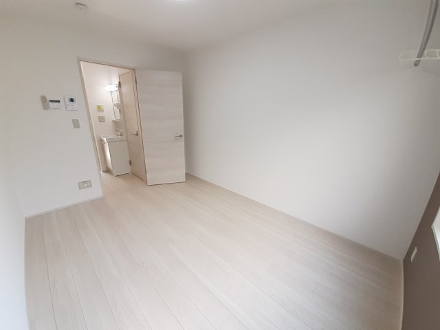 使い勝手のいい洋室です