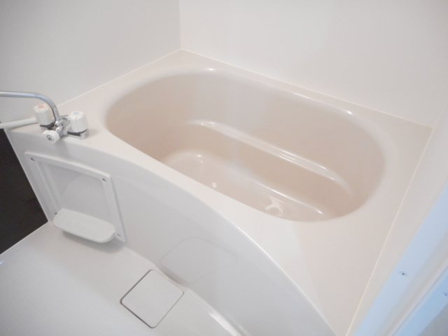 コンパクトで使いやすいお風呂です