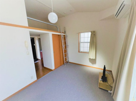 こちらの居間で趣味の時間をお楽しみください