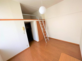 こちらの居間で趣味の時間をお楽しみください