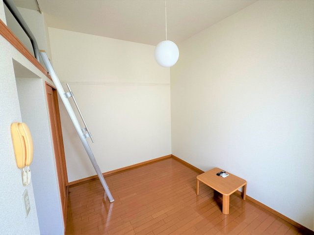 ゆったり過ごせる居間です