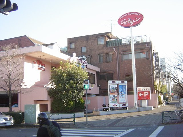 ファミレスまで80ｍ