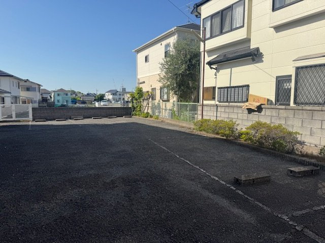 コーポラスしずⅡの駐車場
