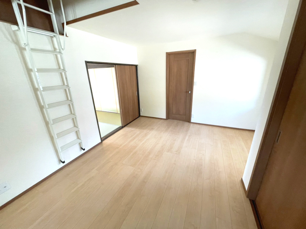 福山市山手町　戸建住宅の洋室|LDKは約16帖あり家族団らんでお過ごしになられます♪