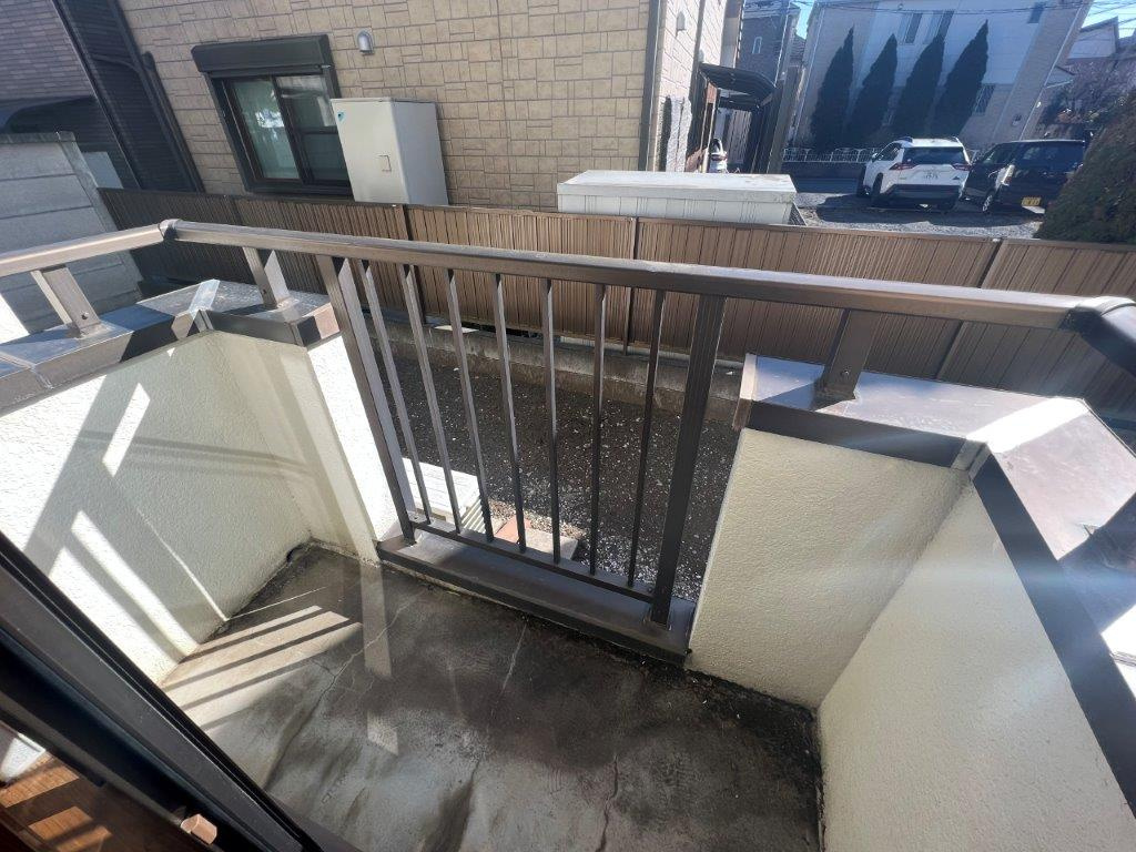 小金井市中町２丁目のアパートのバルコニー