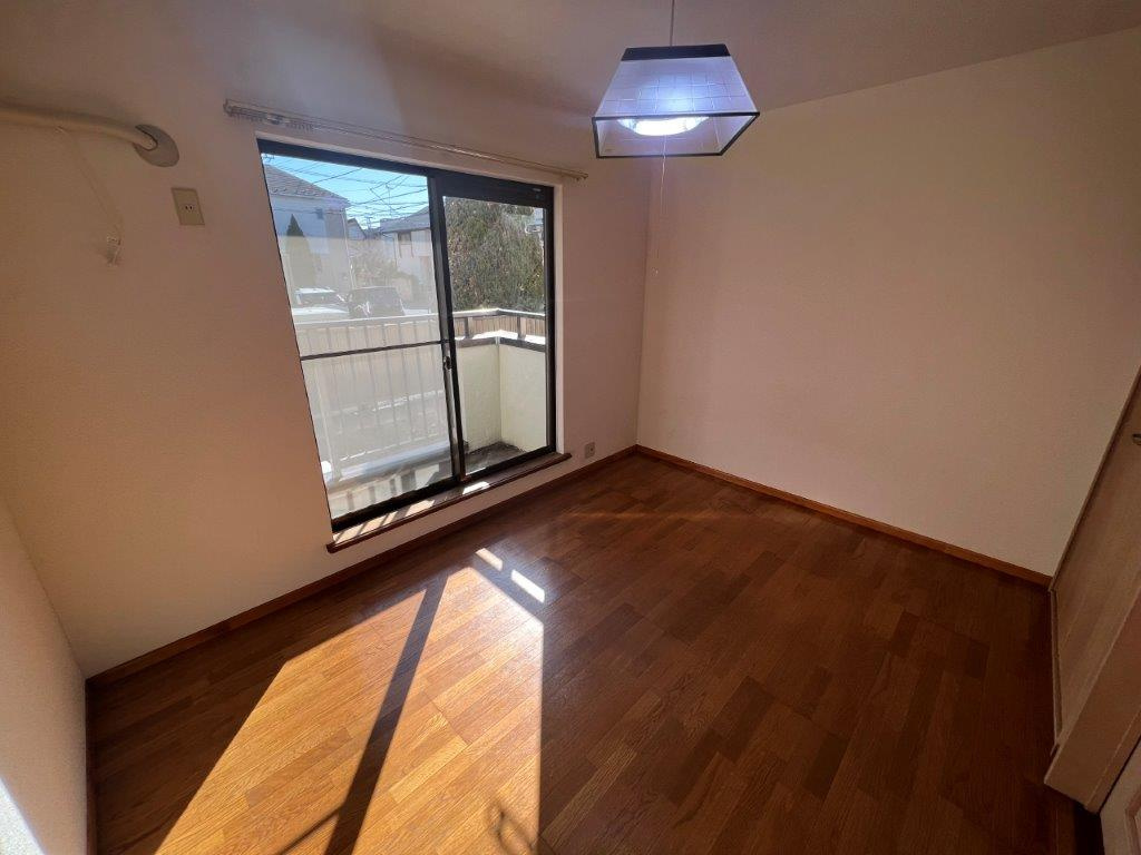 小金井市中町２丁目のアパートの居間・リビング|使いやすいフローリングです