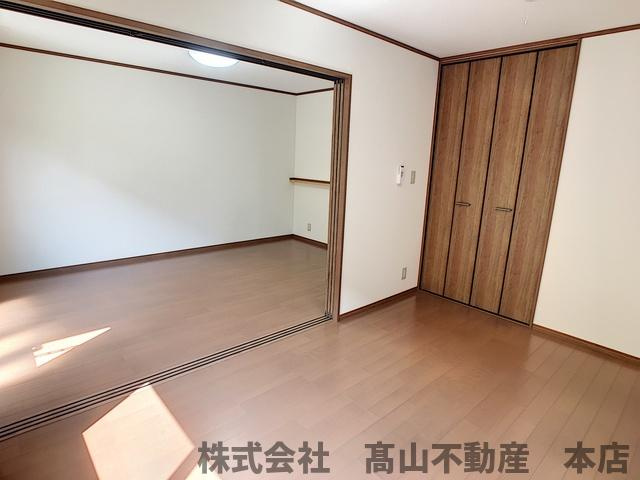 宗像市葉山２丁目のアパートの居間・リビング