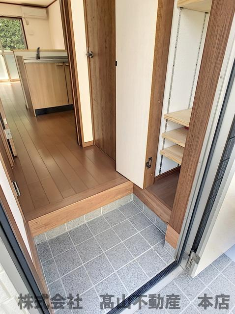 宗像市葉山２丁目のアパートの玄関