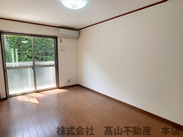 宗像市葉山２丁目のアパートの居間・リビング