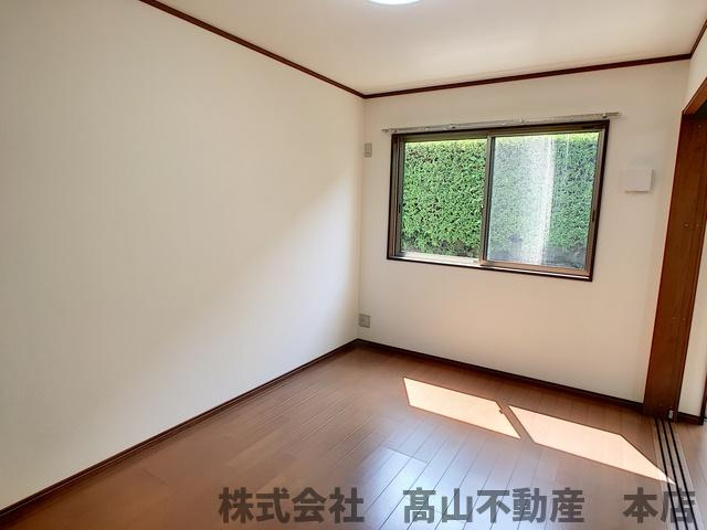 宗像市葉山２丁目のアパートの居間・リビング