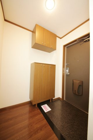 フローラかじまの玄関