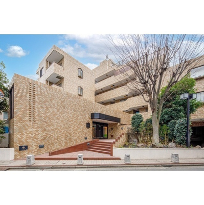 【外観】 | ミリアレジデンス中野弥生町 | 鉄筋コンクリート造のがっちりとした建物。