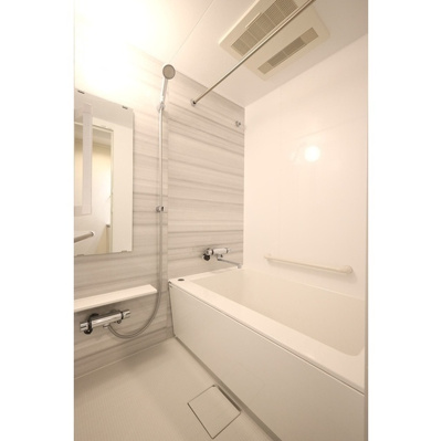 【浴室】 | ミリアレジデンス中野弥生町 | 浴室乾燥機付きバス。