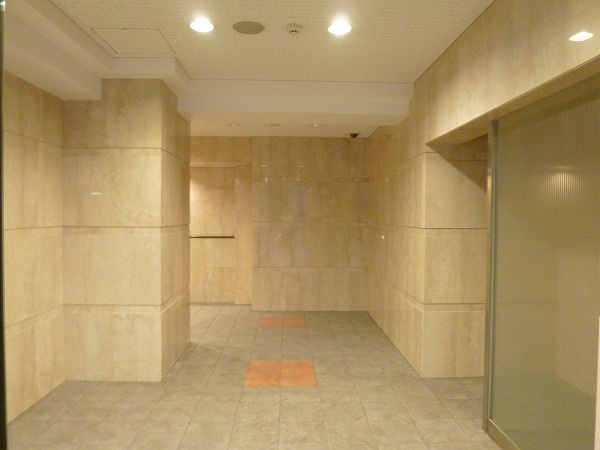 エスフォート亀戸のエントランス