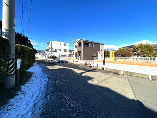 新築戸建　長野市桐原の前面道路含む現地写真