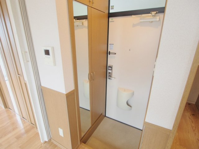 クレスト中仙道の玄関