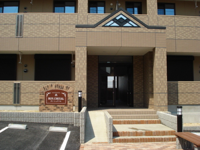 BON CHEVALのエントランス