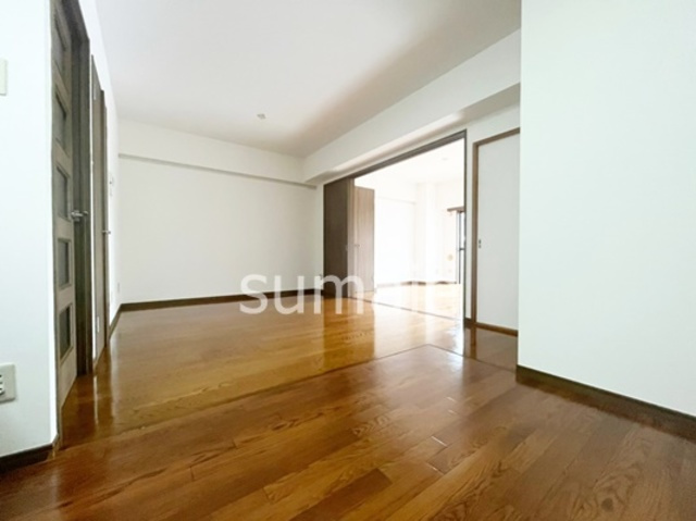 シャルマン・５の洋室|広めのリビングです！