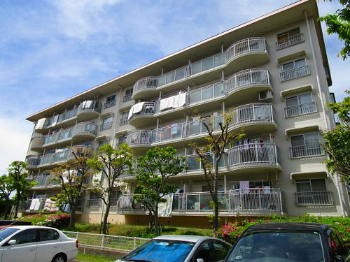 名谷19団地83号棟の外観