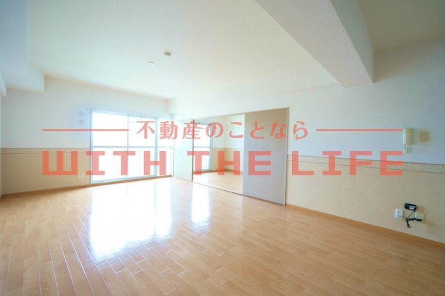 サンフラワー津福【キャッシュバック対象物件】の居間・リビング|おしゃれな居間です