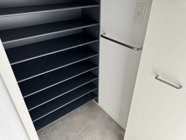 ＣＬＡＩＲ　ＨＥＩＭの収納|シューズボックスでございます。