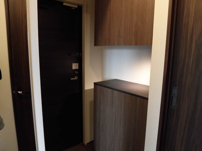 シャルム新屋敷の玄関