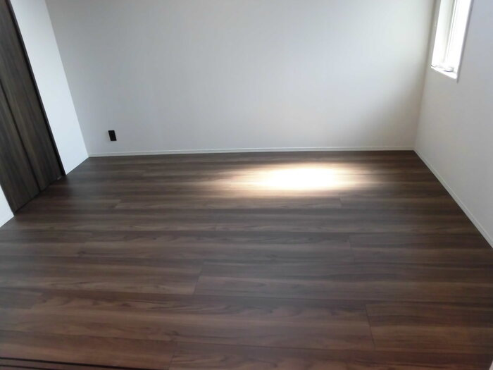 シャルム新屋敷の洋室