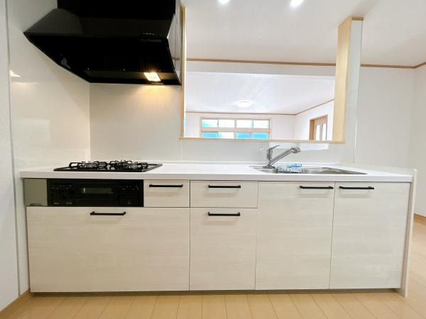 八戸市石堂１丁目のキッチン|【リフォーム済】LDKになったお部屋の別角度写真です。