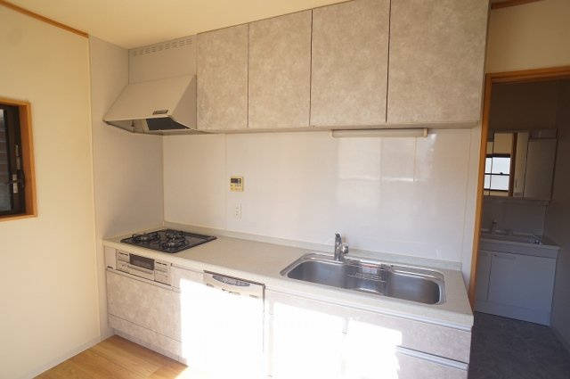 【キッチン】 | 平野区平野北2丁目 | 食洗機付きのシステムキッチンです☆キッチンダイノック貼替え済みです☆