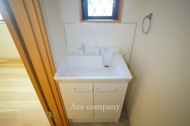 【独立洗面台】 | 平野区平野北2丁目 | 1階のトイレ内に洗面台があります。洗面台新調です☆