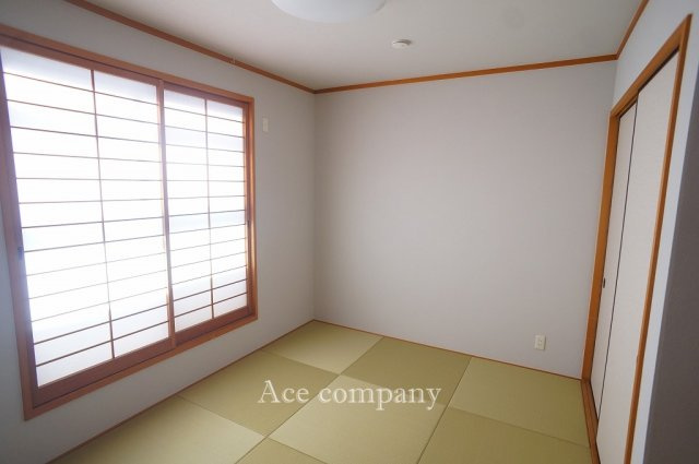 【寝室】 | 平野区平野北2丁目 | 【3階：和室6.5帖】バルコニーに面しています☆琉球畳・障子・巾木新調です☆