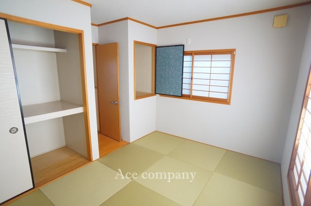 【寝室】 | 平野区平野北2丁目 | 【3階：和室6.5帖】押し入れ・床上げ物入れ完備です♪