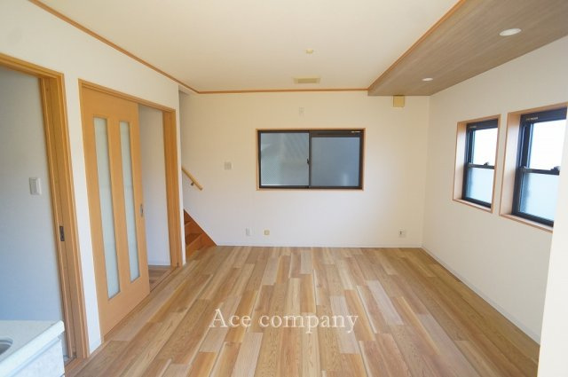 【居間・リビング】 | 平野区平野北2丁目 | 【LDK：12.5帖】全室クロス貼替え、フローリング張替え、一部建具新調・ダイノック張替え済みです☆