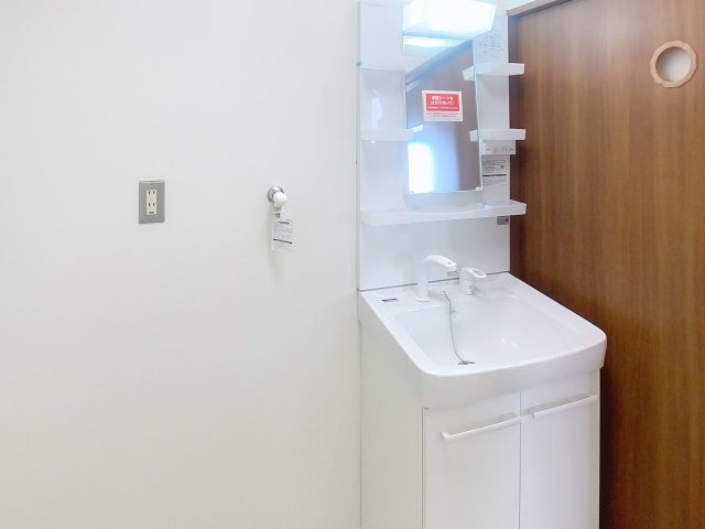 ハイネスイーストⅡの独立洗面台